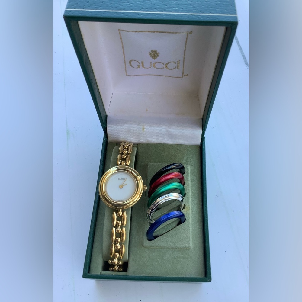 Gucci Gold Bracelet Watch with Interchangeable Colored Bezels🌺🌼🌸 - Picture 9 of 12